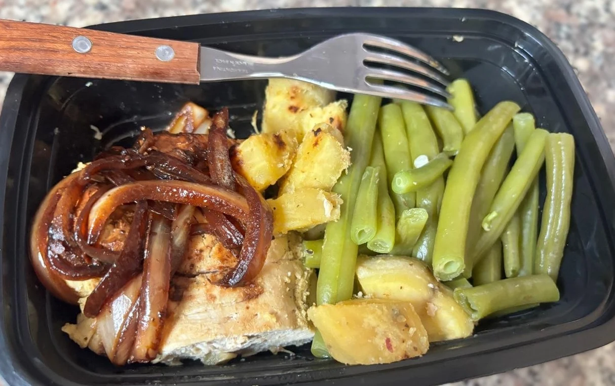 Pollo asado con ejotes y camote de Cocina Equivalente